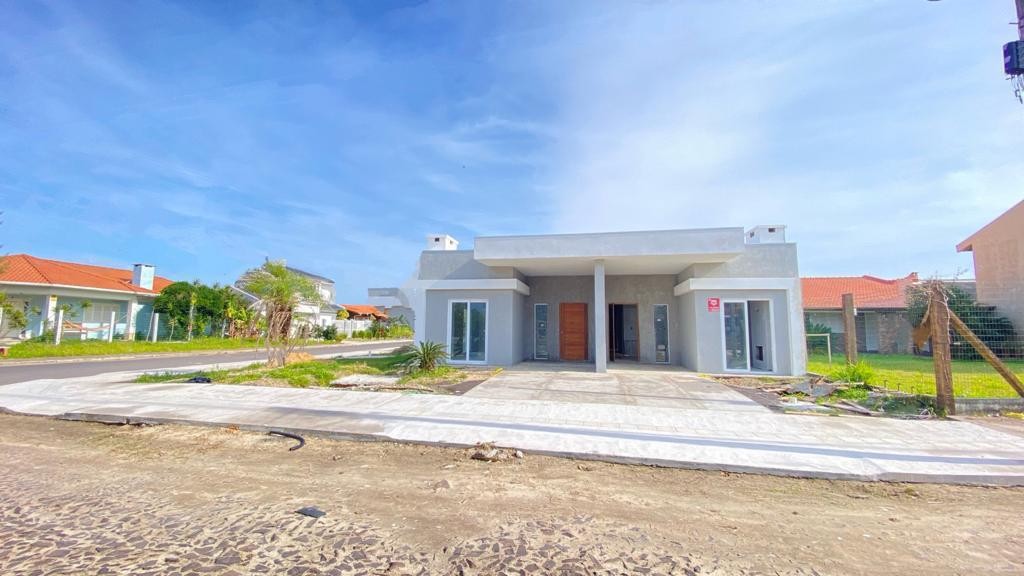 Casa 3 dormitórios à venda no bairro Zona Norte em Capão Da Canoa - imovel 6385